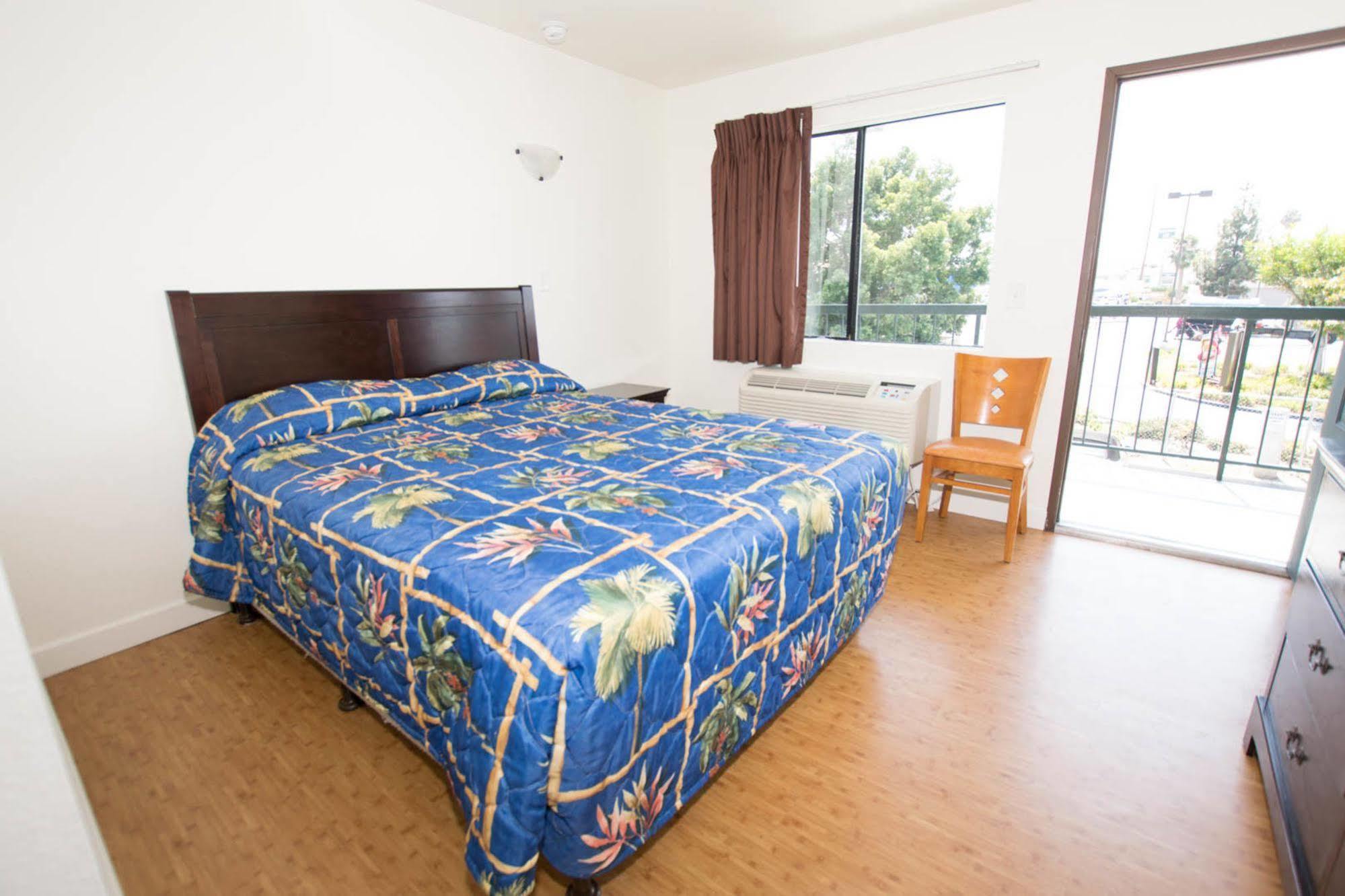 ווסטמינסטר Morada Inn מראה חיצוני תמונה