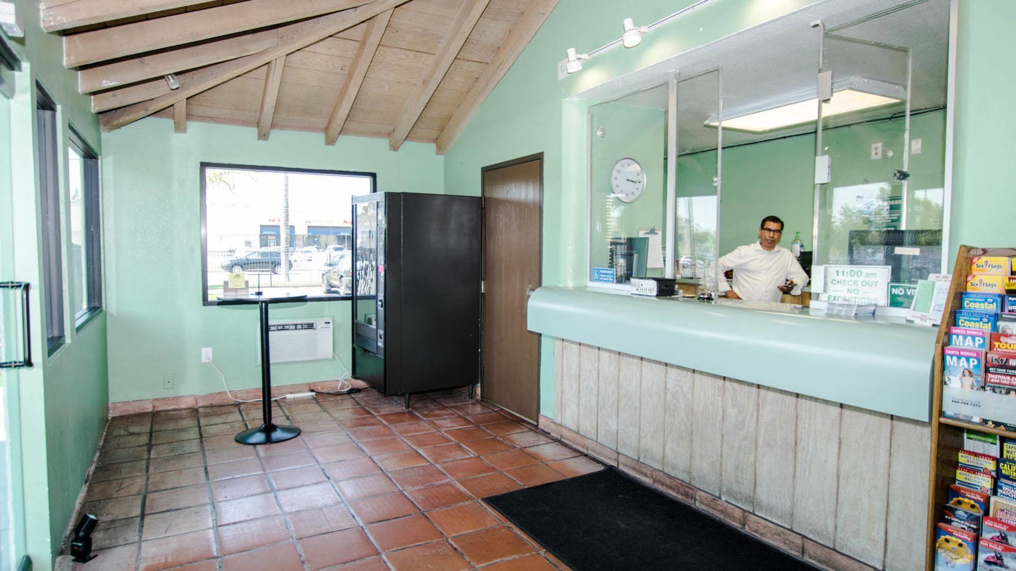 ווסטמינסטר Morada Inn מראה חיצוני תמונה